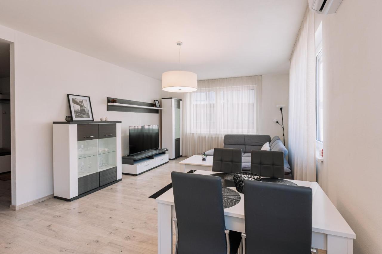 Skau 1 Old Town Family & Business Apartment Free Parking Bratislava Esterno foto