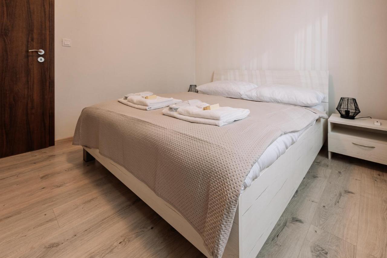 Skau 1 Old Town Family & Business Apartment Free Parking Bratislava Esterno foto